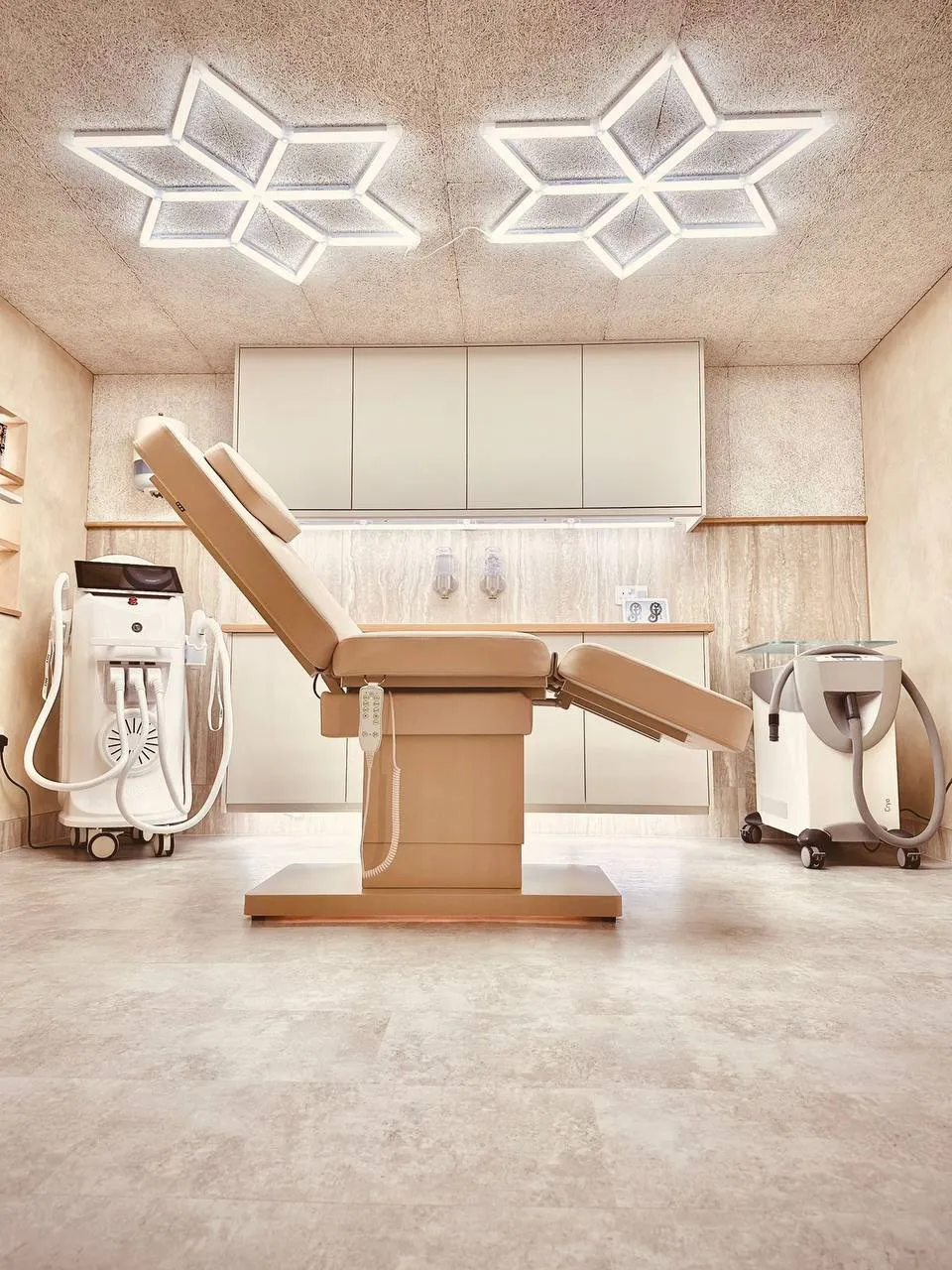 The Oliver J treatment room: cream leather chair beneath star-shaped ceiling lights