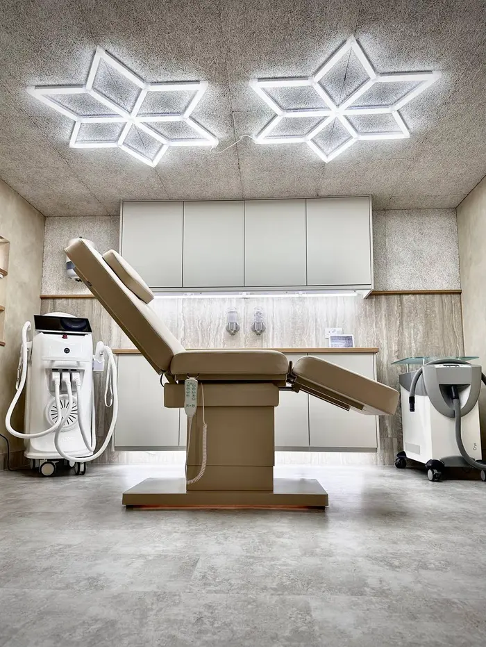 Warm lighting over the treatment area